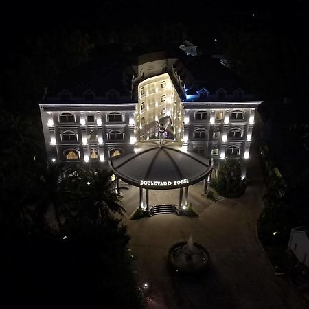Boulevard Hotel Дуонг-Донг Экстерьер фото