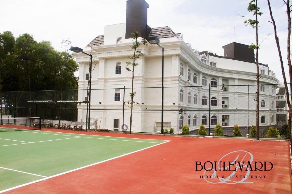 Boulevard Hotel Дуонг-Донг Экстерьер фото
