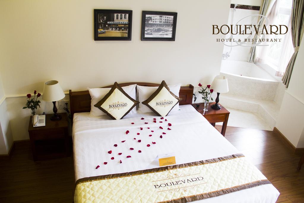 Boulevard Hotel Дуонг-Донг Экстерьер фото