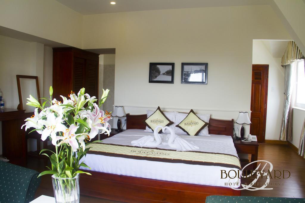 Boulevard Hotel Дуонг-Донг Экстерьер фото