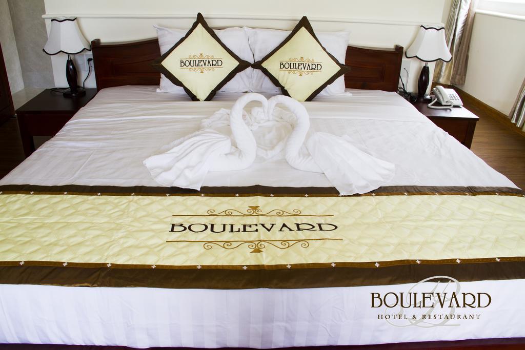 Boulevard Hotel Дуонг-Донг Экстерьер фото