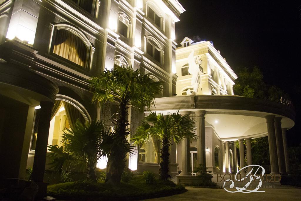 Boulevard Hotel Дуонг-Донг Экстерьер фото
