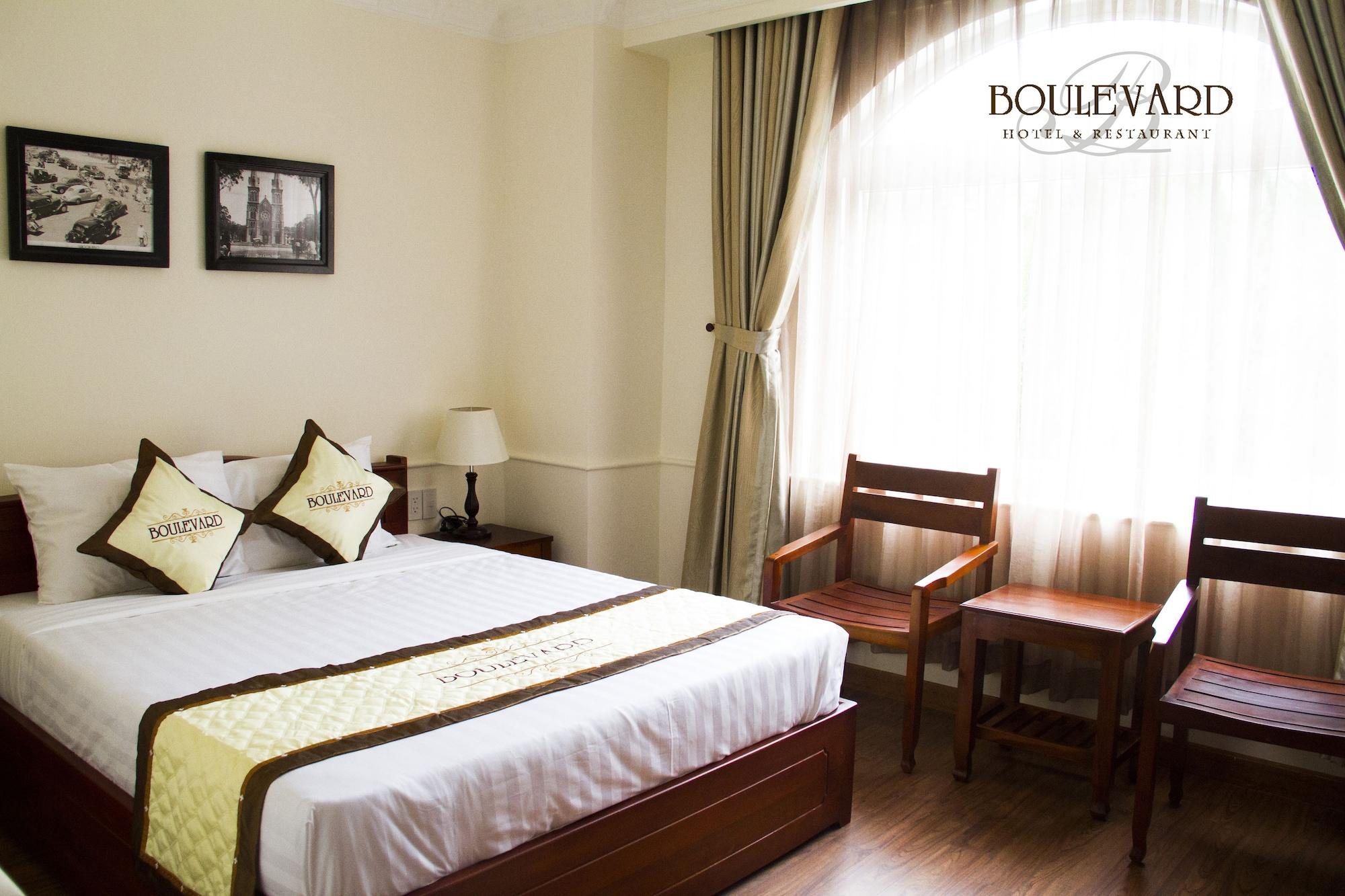 Boulevard Hotel Дуонг-Донг Экстерьер фото
