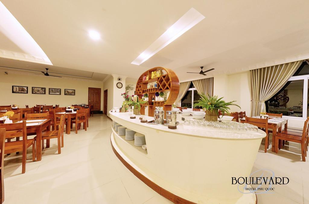 Boulevard Hotel Дуонг-Донг Экстерьер фото