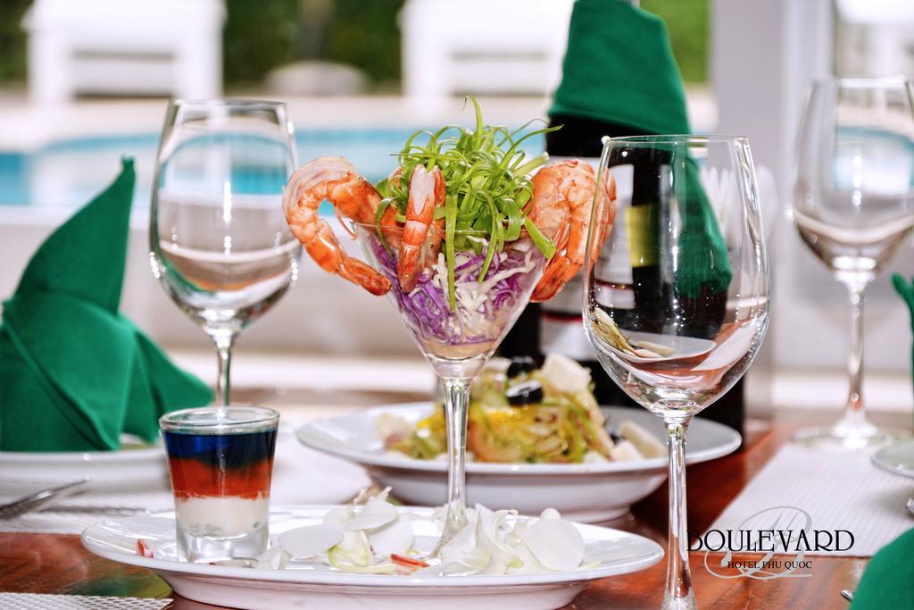 Boulevard Hotel Дуонг-Донг Экстерьер фото