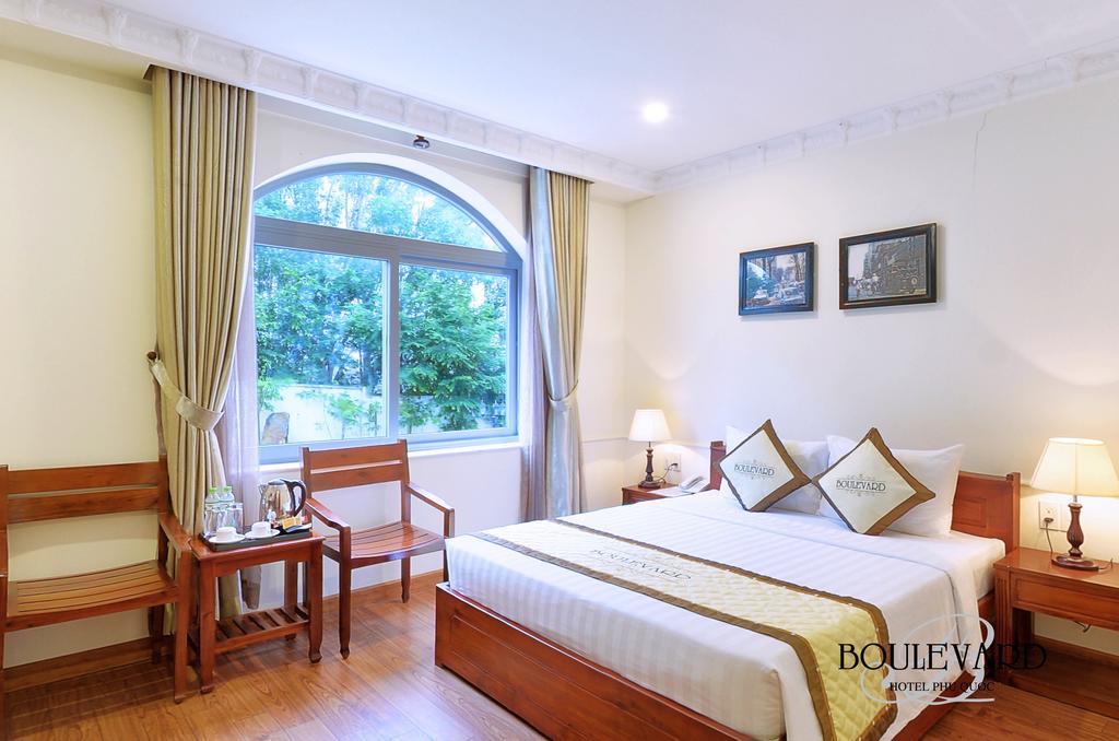 Boulevard Hotel Дуонг-Донг Экстерьер фото