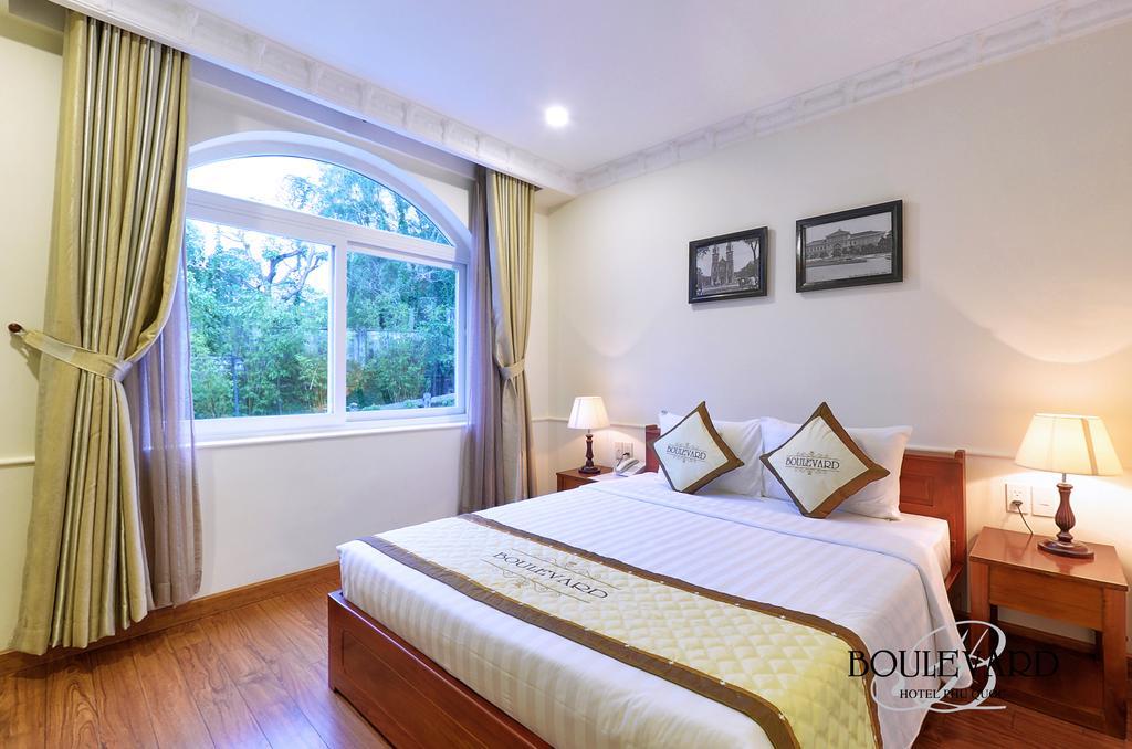 Boulevard Hotel Дуонг-Донг Экстерьер фото
