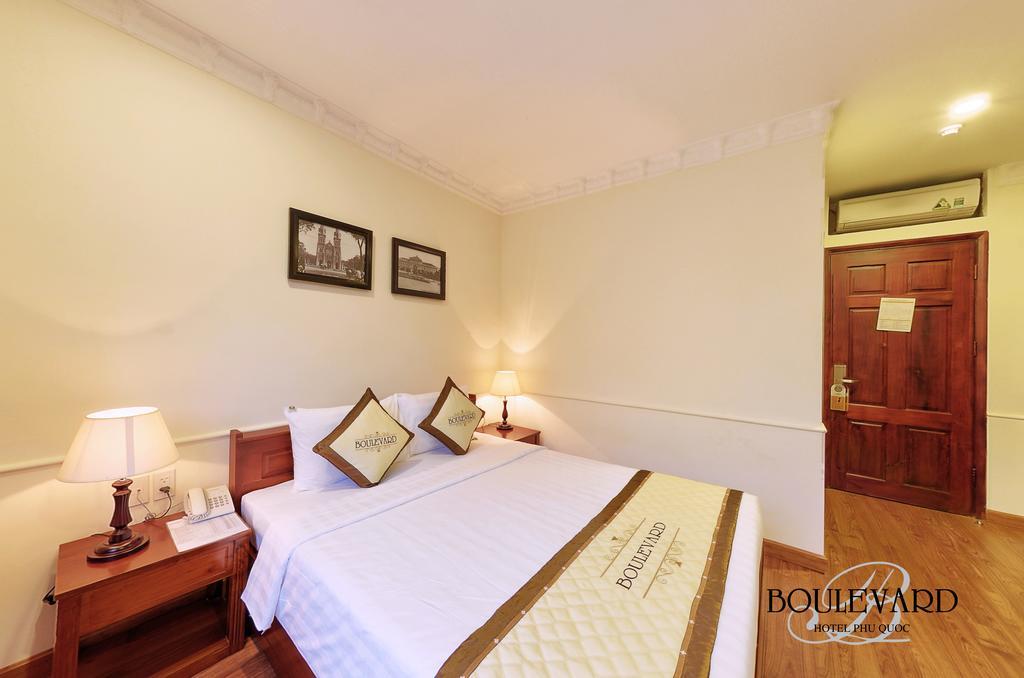 Boulevard Hotel Дуонг-Донг Экстерьер фото