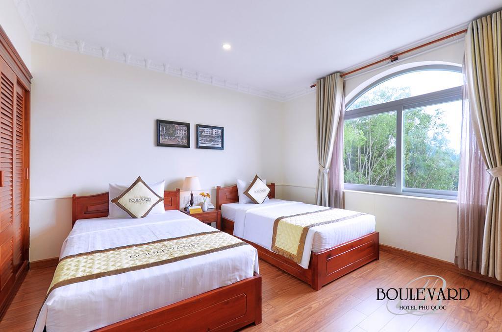 Boulevard Hotel Дуонг-Донг Экстерьер фото