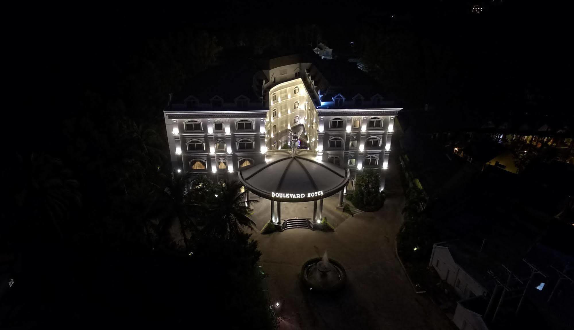 Boulevard Hotel Дуонг-Донг Экстерьер фото